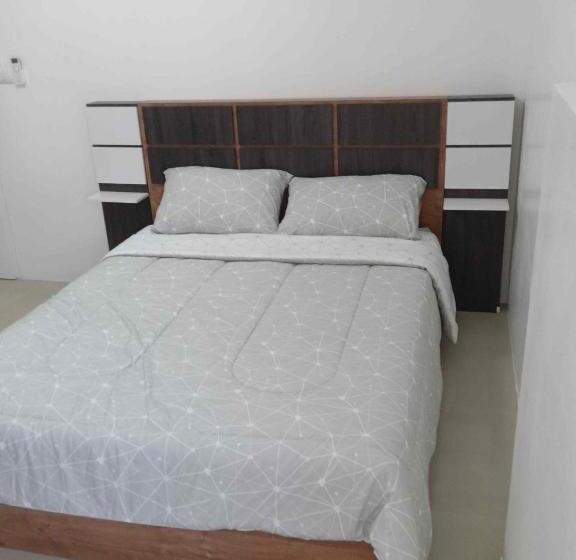 غرفة إقتصادية, Cafe Nana