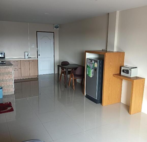 إستوديو ديلوكس, Cafe Nana