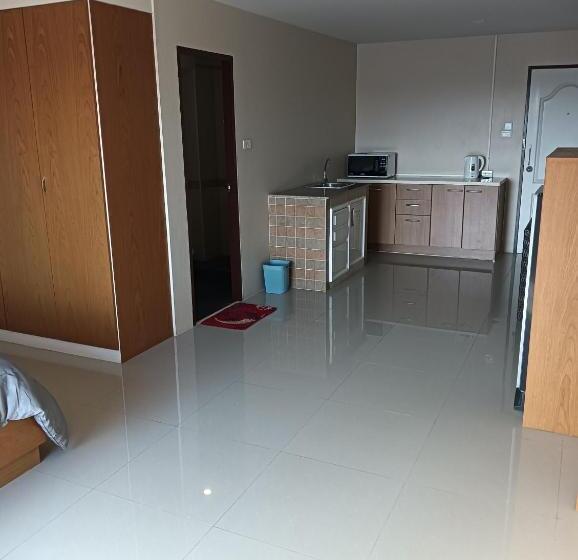 إستوديو ديلوكس, Cafe Nana