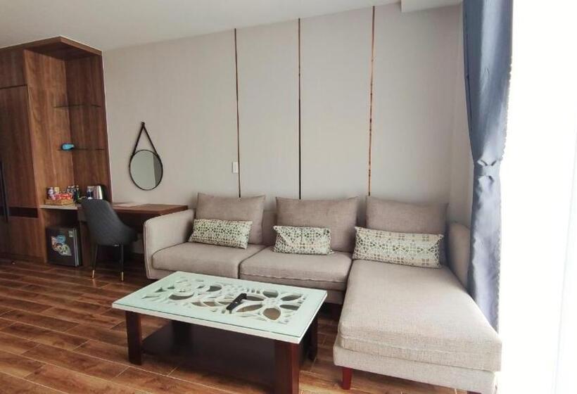 سوئیت با تخت بزرگ, Ho Tram Golden