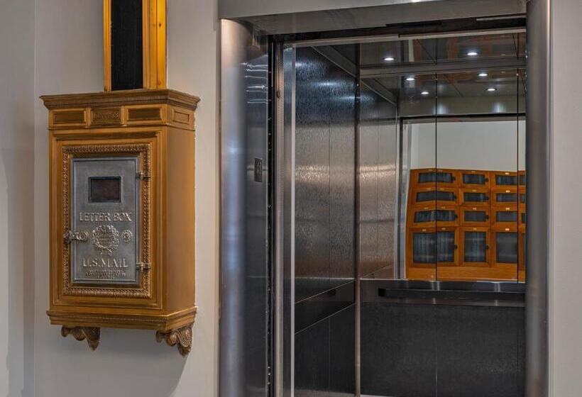 Номер Стандарт Вид на Город, Moxy Phoenix Downtown