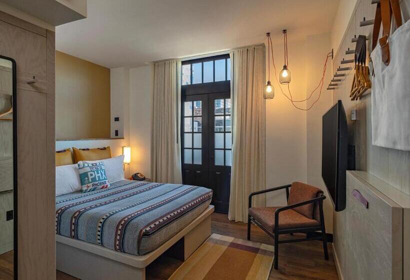 Номер Стандарт Вид на Город, Moxy Phoenix Downtown