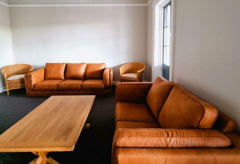 חדר אקונומי יחיד, Royal