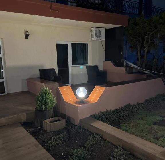 غرفة قياسية مطلّة علي البحر مزوَّدة بشُرفة, Vila Jolie