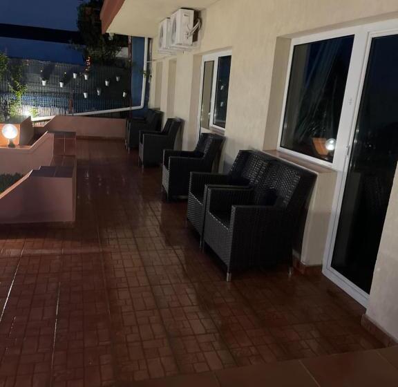 غرفة قياسية مطلّة علي البحر مزوَّدة بشُرفة, Vila Jolie