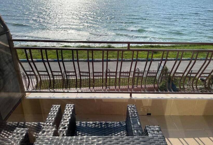 غرفة قياسية مطلّة علي البحر مزوَّدة بشُرفة, Vila Jolie