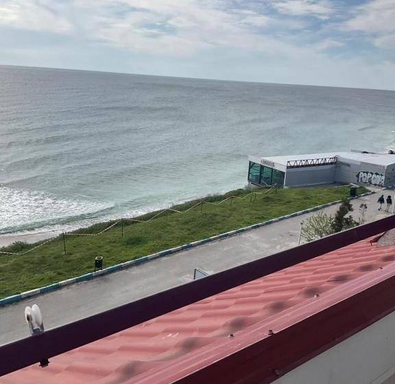 جناح عائلي, Vila Jolie