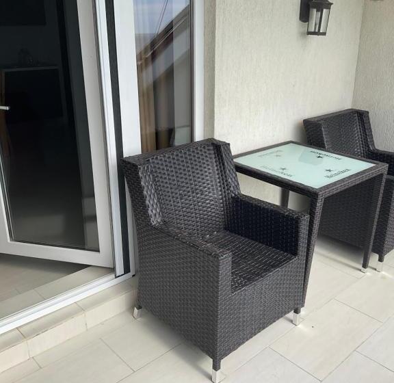 جناح عائلي, Vila Jolie