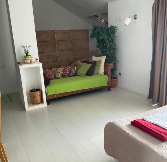 جناح عائلي, Vila Jolie