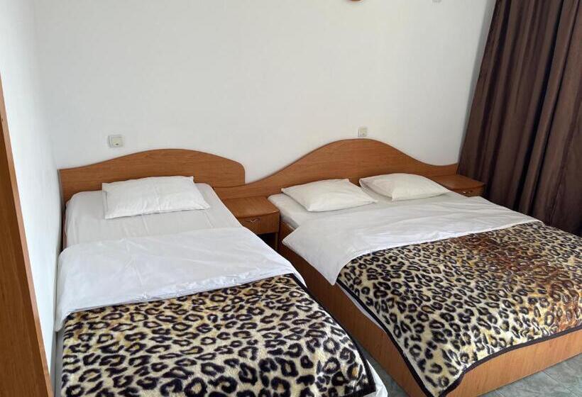 Triple Room Sea View, Vila Jolie