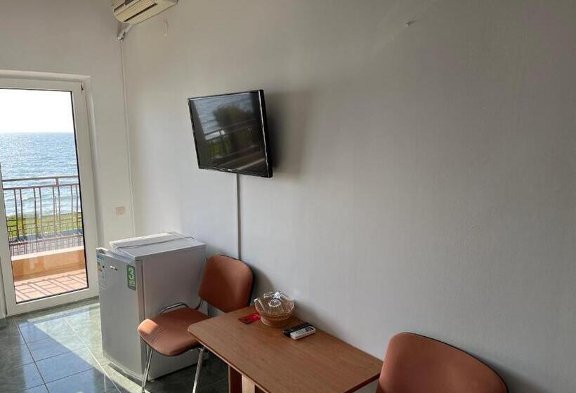 Triple Room Sea View, Vila Jolie