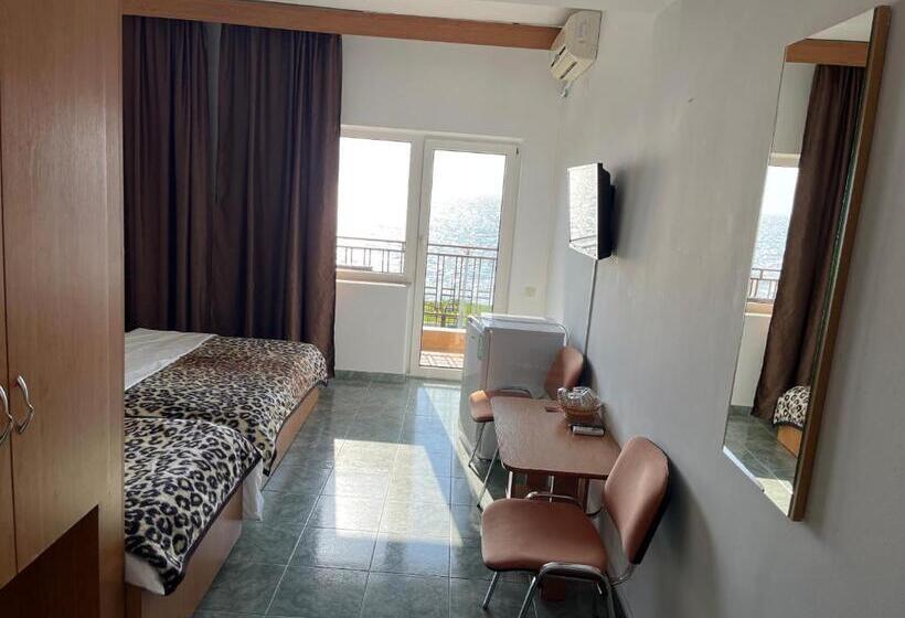 Triple Room Sea View, Vila Jolie