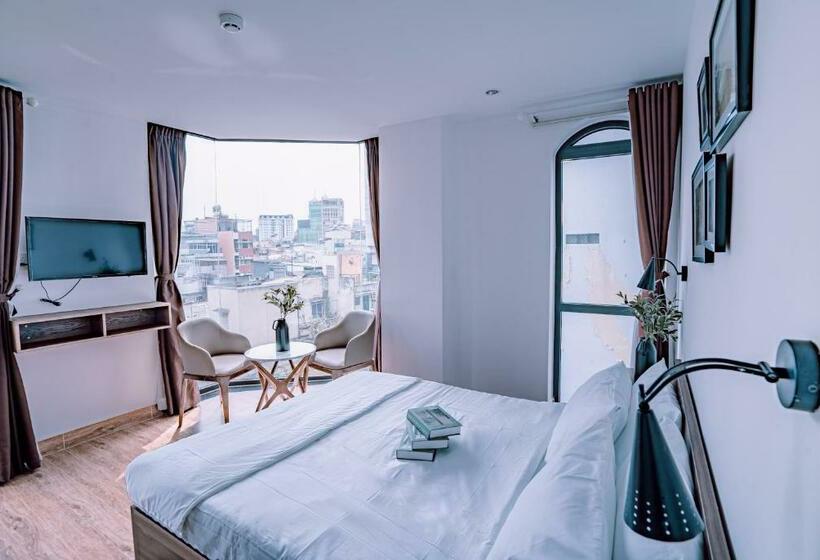 اتاق لوکس با بالکن, Mint Hotel Q1