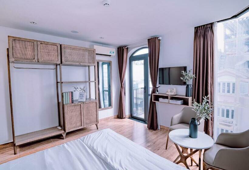 اتاق لوکس با بالکن, Mint Hotel Q1