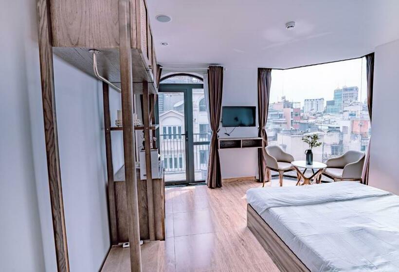 اتاق لوکس با بالکن, Mint Hotel Q1