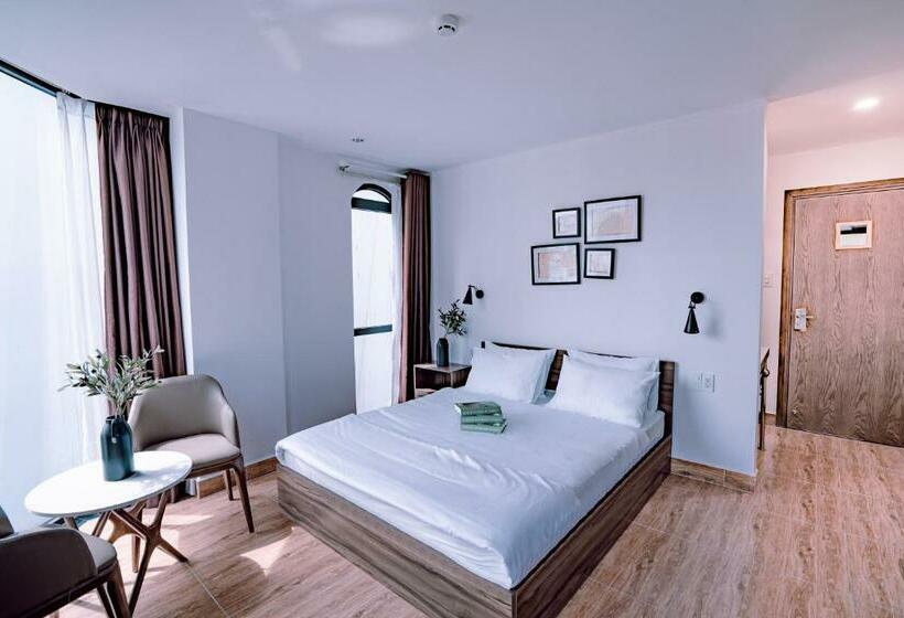 اتاق لوکس با بالکن, Mint Hotel Q1