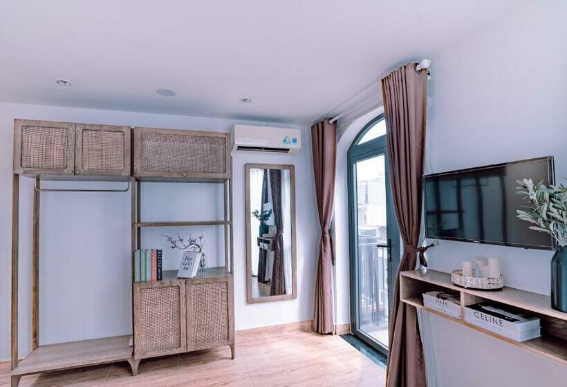 اتاق لوکس با بالکن, Mint Hotel Q1