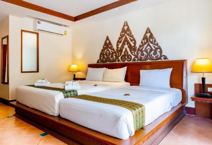 Трехместный Номер Стандарт с Балконом, Ao Nang Bay Resort