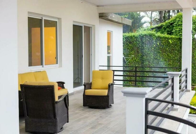 اتاق خانوادگی, Cocoview Valle De Angeles