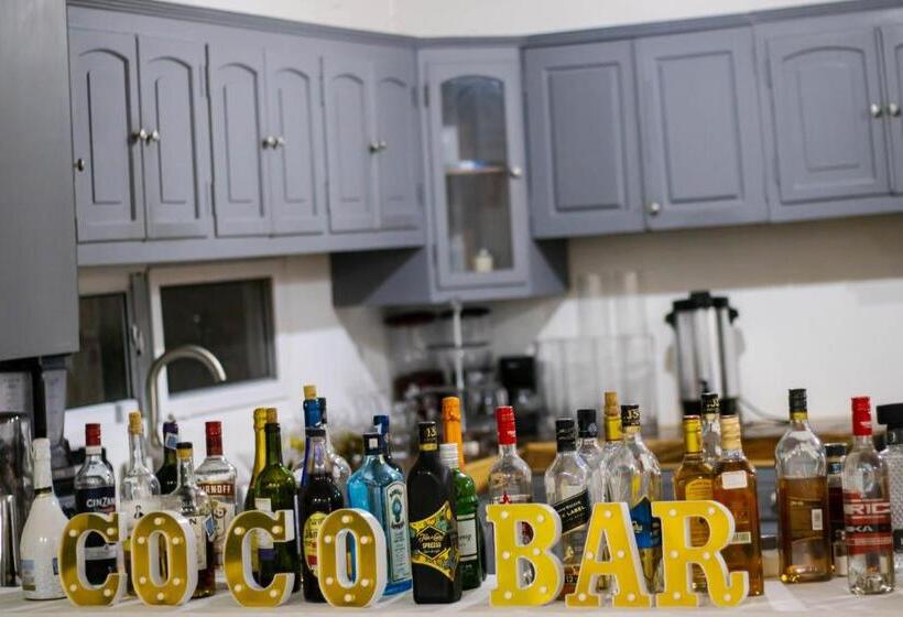 اتاق خانوادگی با چشم‌انداز باغ, Cocoview Valle De Angeles