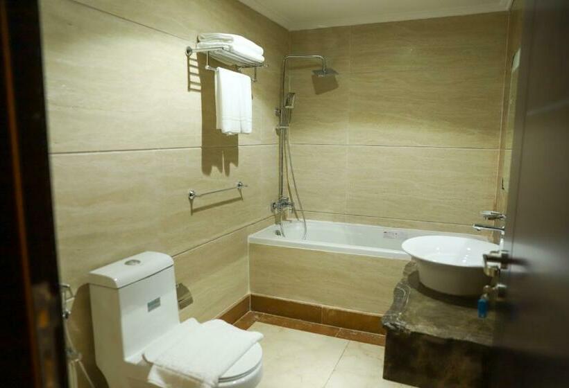 스탠다드 룸 킹사이즈 침대, Hola