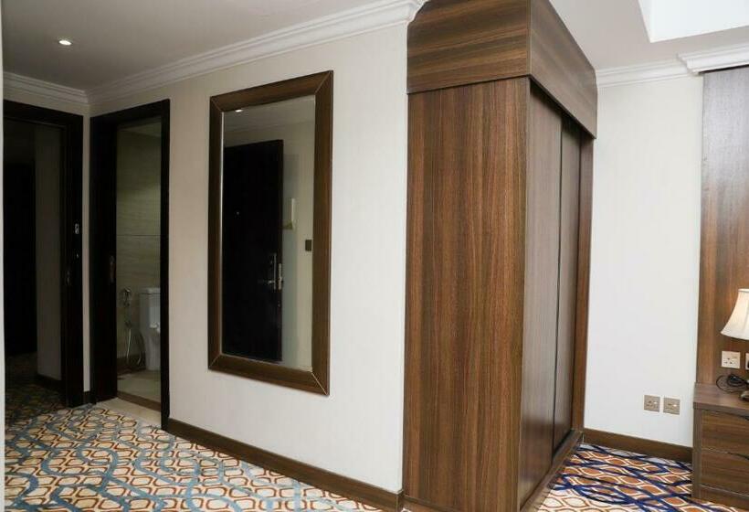 스탠다드 룸 킹사이즈 침대, Hola