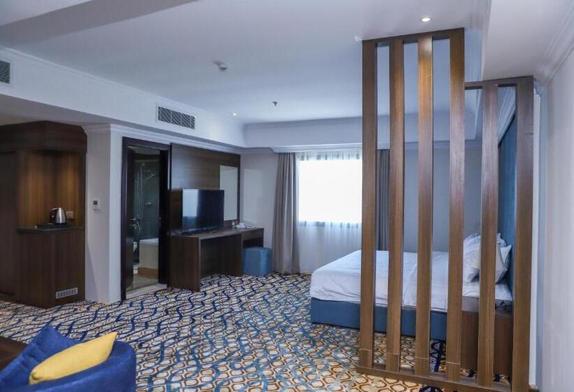 스탠다드 스튜디오, Hola