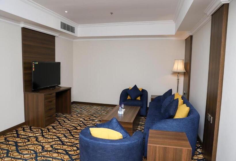 스탠다드 스튜디오, Hola