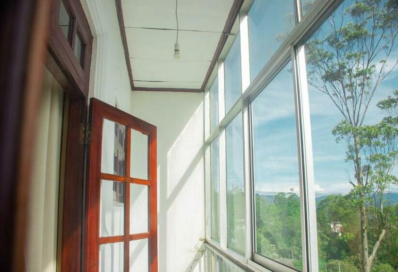 Quarto Familiar, Hillcrest Haputale