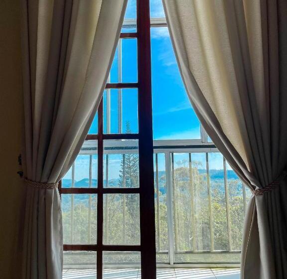 Quarto Estandar, Hillcrest Haputale