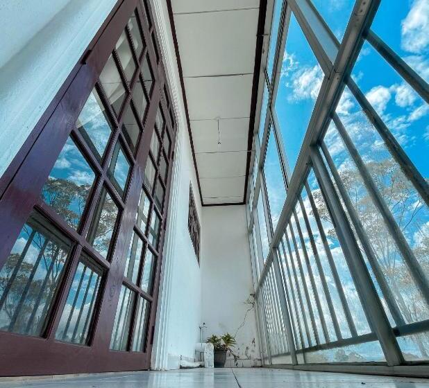 Номер Стандарт, Hillcrest Haputale