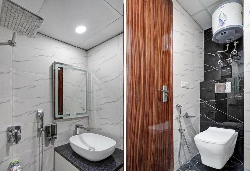 Трехместный Номер Классика, Collection O 811307  Gold Inn