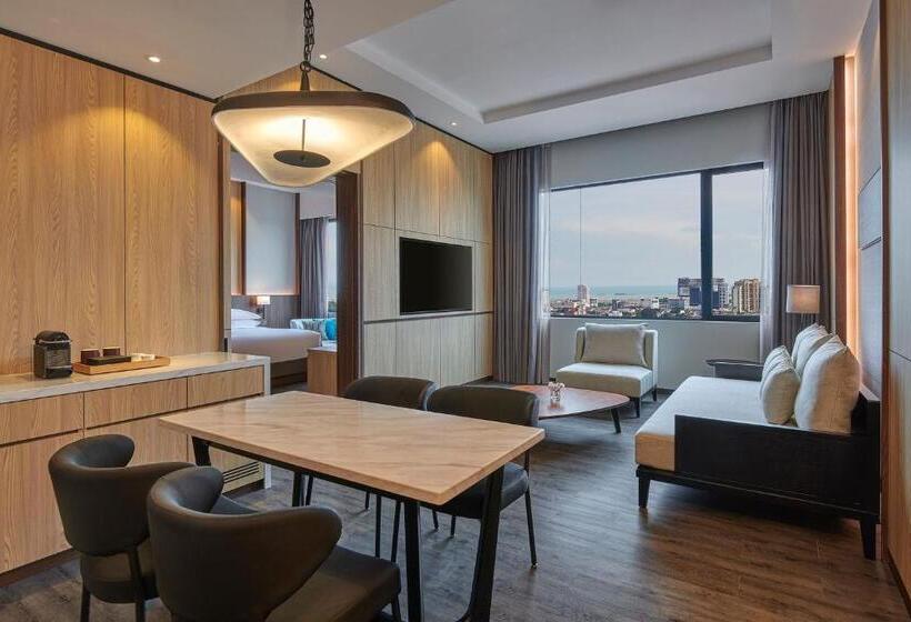 Suite Deluxe Llit King, Courtyard By Marriott Melaka