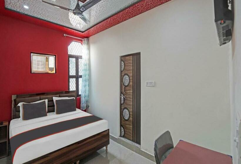 Classic Kolmen Hengen Huone, Oyo Flagship 81112 Joy