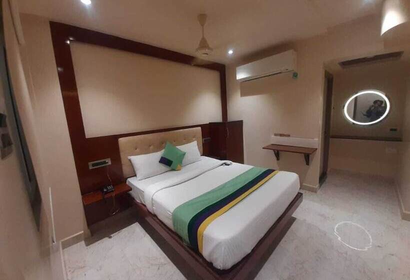 اتاق لوکس, Sannidhi