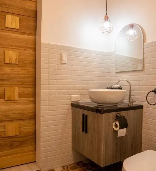 اتاق سوپریور با چشم‌انداز استخر, The Mayana Resort