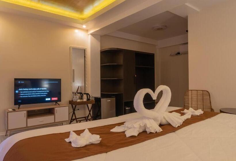 اتاق سوپریور با چشم‌انداز استخر, The Mayana Resort