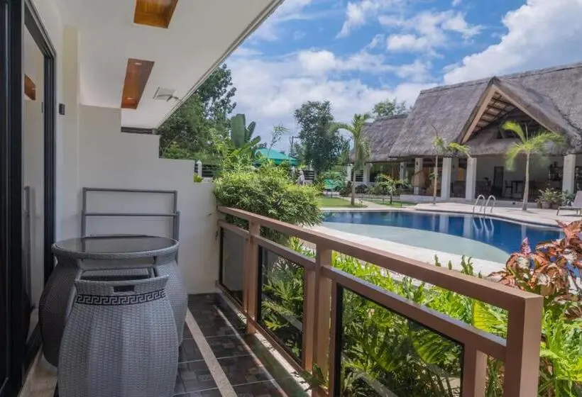 اتاق استاندارد سه تخته با چشم‌انداز استخر, The Mayana Resort