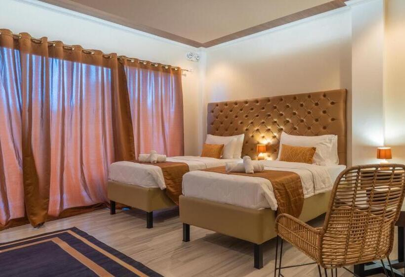 اتاق سوپریور با چشم‌انداز استخر, The Mayana Resort