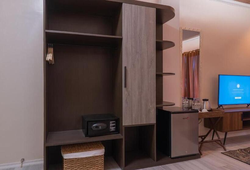 اتاق استاندارد با چشم‌انداز استخر, The Mayana Resort