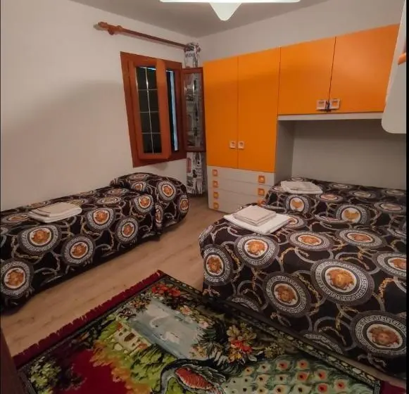 Standardi kolmen hengen huone ulkopuolinen kylpyhuone, Villa Nadia