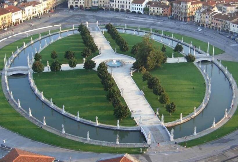Стандартный внешний трехместный номер с ванной комнатой, Villa Nadia