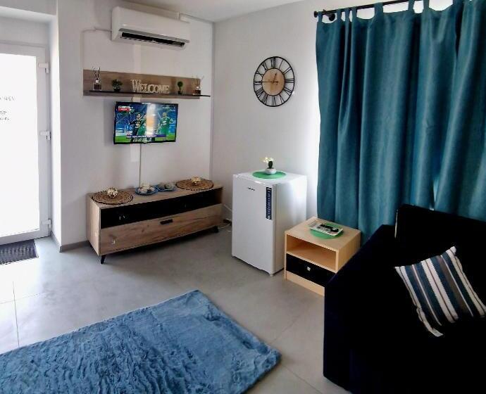 デラックスの4人部屋, Mbi Smart Central