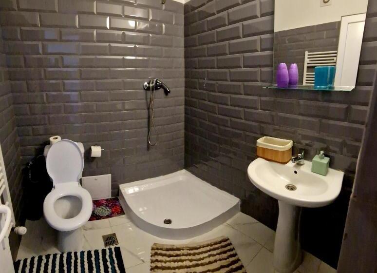 デラックスの4人部屋, Mbi Smart Central