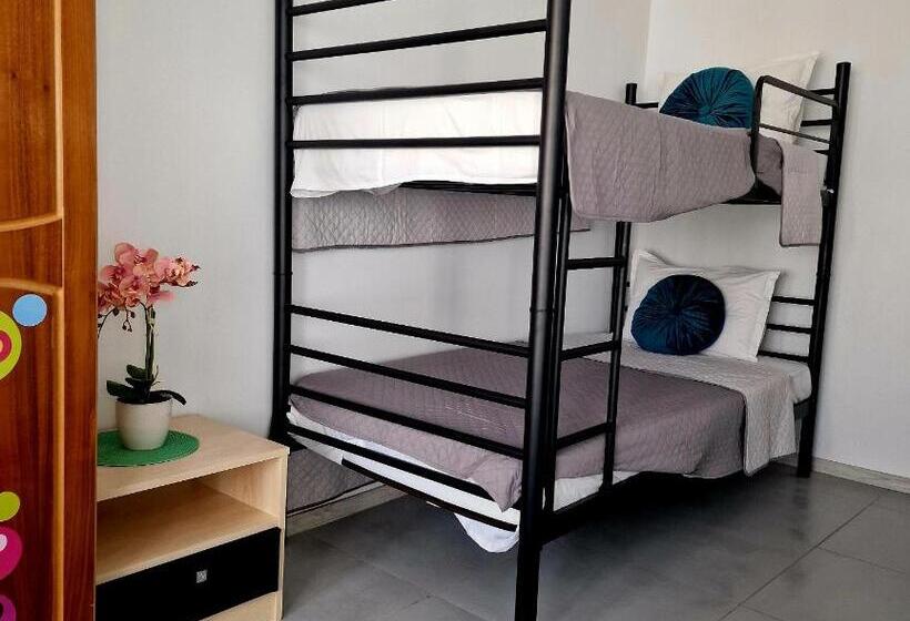 デラックスの4人部屋, Mbi Smart Central