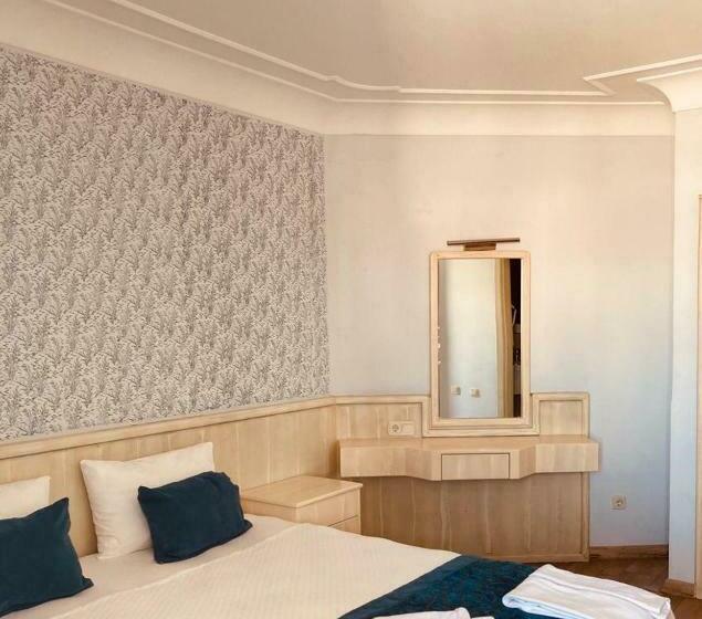 Номер Economy, Awen Lara