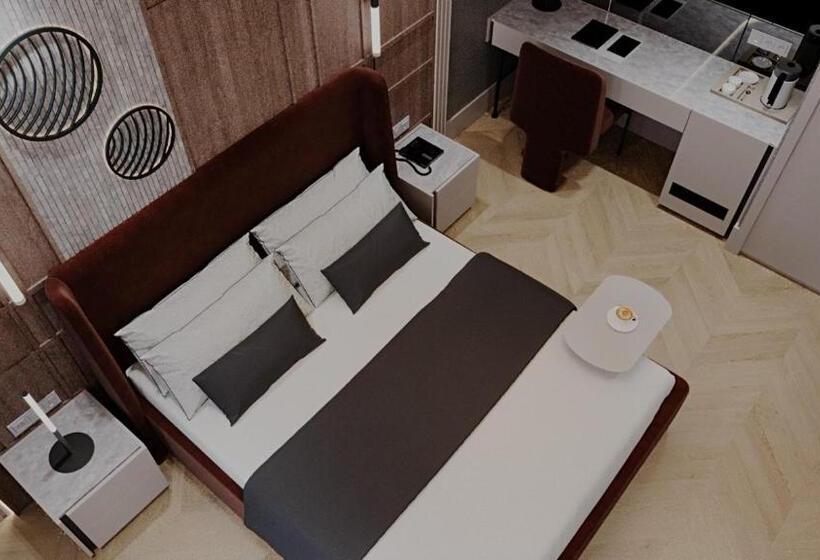 Family Suite, Awen Lara