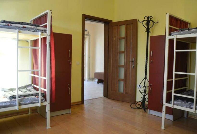 Yatak Paylaşımlı Oda, хостел під фікусом