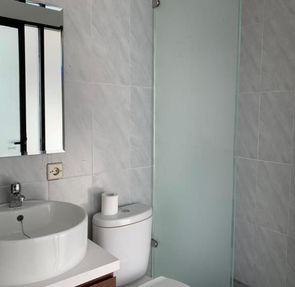 חדר דלוקס עם נוף להרים, Devanora Hotel & Resto