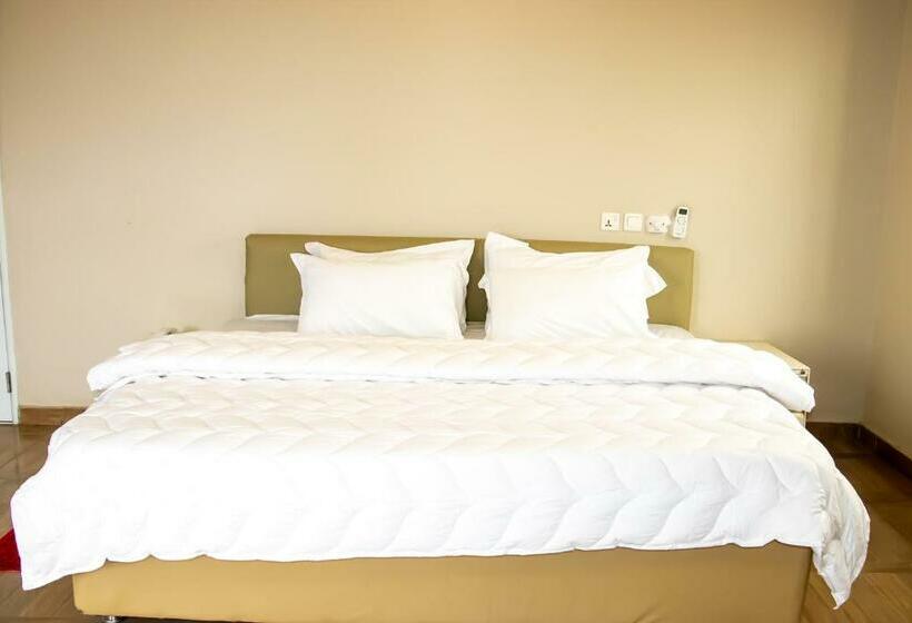 جناح عائلي, The Grange Hotel Ghana